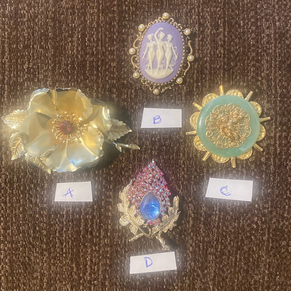 Lot of Four (4) Beautiful Vintage Brooches/Pins 1940-60 In Immaculate Condition